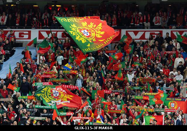 Oslo, Norvégia. 2026. szeptember 27. OSLO, NORVÉGIA - SZEPTEMBER 27.: Portugália szurkolói láthatók az UEFA Nemzetek Ligája Norvégia és Portugália...