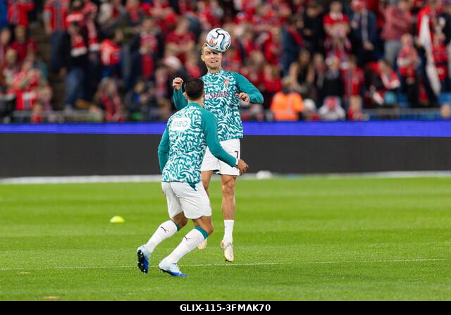 Oslo, Norvégia. 2026. szeptember 27. OSLO, NORVÉGIA - SZEPTEMBER 27.: A portugál Cristiano Ronaldo bemelegítés közben látható az UEFA Nemzetek Ligá...