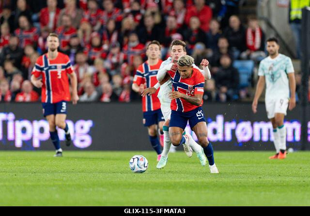 Oslo, Norvégia. 2026. szeptember 27. OSLO, NORVÉGIA - SZEPTEMBER 27.: A norvég Antonio Nusa küzd a labdáért az UEFA Nemzetek Ligája Norvégia-Portug...