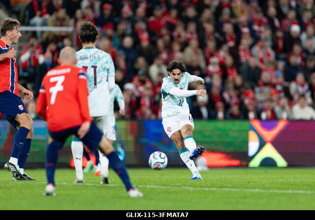 Oslo, Norvégia. 2026. szeptember 27. OSLO, NORVÉGIA - SZEPTEMBER 27.: João Felix, Portugália lő a labdával az UEFA Nemzetek Ligája Norvégia-Portugá...