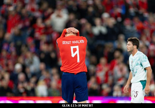 Oslo, Norvégia. 2026. szeptember 27. OSLO, NORVÉGIA - SZEPTEMBER 27.: A norvég Erling Braut Haaland levertnek tűnik az UEFA Nemzetek Ligája Norvégi...