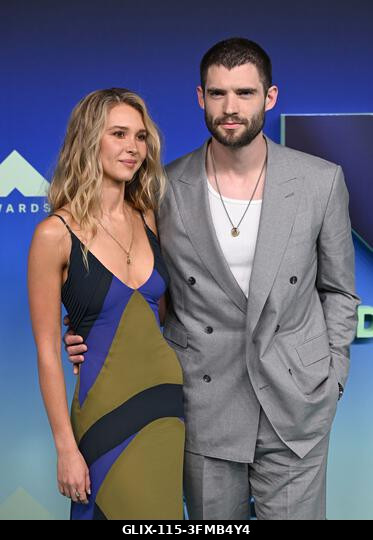 Los Angeles, USA. 2026. szeptember 27. Isabel May és David Corenswet megérkeznek a 2026-os MTV Video Music Awards díjátadóra, a Peacock Színházba....