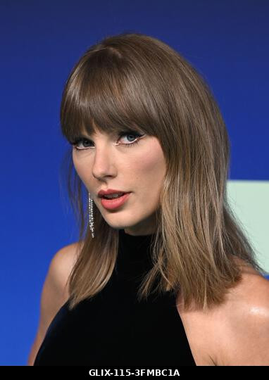 Los Angeles, USA. 2026. szeptember 27. Taylor Swift megérkezik a 2026-os MTV Video Music Awards díjátadóra, a Peacock Színházba. Fotó: Doug Peters/...