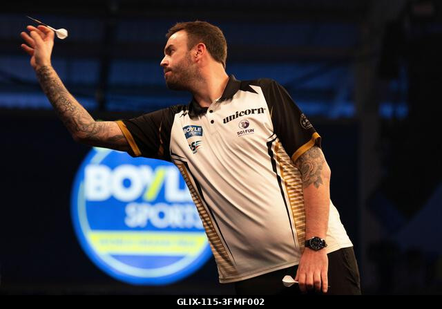 Leicester, Egyesült Királyság. 2026. szeptember 28. Ross Smith dob a 2026-os Boyle Sports World Grand Prix alatt a Mattioli Arénában, Leicesterben,...