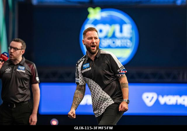 Mattioli Aréna, Leicester, Egyesült Királyság. 2026. szeptember 28. PDC World Grand Prix Darts, 1. nap; Danny Noppert ünnepli az első fordulós győz...