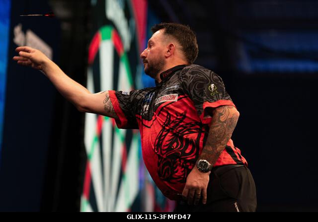 Leicester, Egyesült Királyság. 2026. szeptember 28. Jonny Clayton dob a 2026-os Boyle Sports World Grand Prix alatt a Mattioli Arénában, Leicesterb...