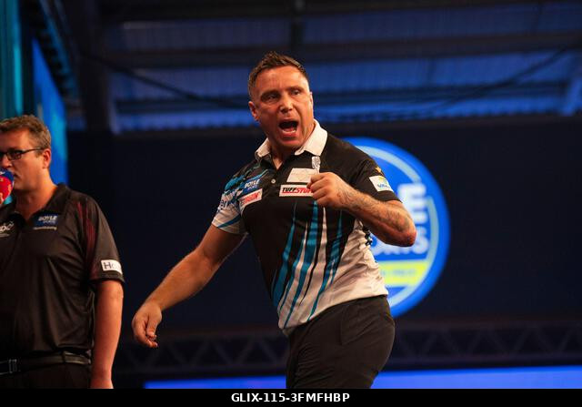 Leicester, Egyesült Királyság. 2026. szeptember 28. Gerwyn Price ünnepli Sebastian Bialecki elleni szettgyőzelmét a 2026-os Boyle Sports World Gran...