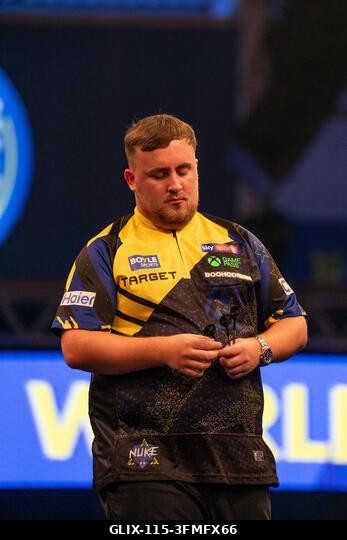 Leicester, Egyesült Királyság. 2026. szeptember 28. Luke Littler a 2026-os Boyle Sports World Grand Prix alatt a Mattioli Arénában, Leicesterben, a...