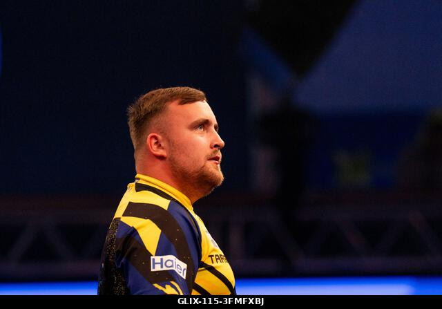 Leicester, Egyesült Királyság. 2026. szeptember 28. Luke Littler a 2026-os Boyle Sports World Grand Prix alatt a Mattioli Arénában, Leicesterben, a...