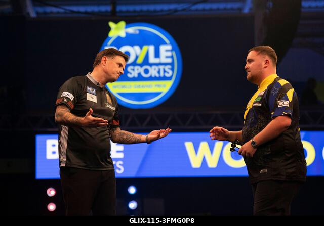 Leicester, Egyesült Királyság. 2026. szeptember 28. Luke Woodhouse reakciója Luke Littler legyőzésére a 2026-os Boyle Sports World Grand Prix-n a M...