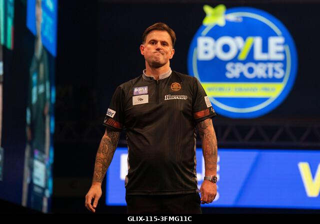 Leicester, Egyesült Királyság. 2026. szeptember 28. Luke Woodhouse reakciója Luke Littler legyőzésére a 2026-os Boyle Sports World Grand Prix-n a M...