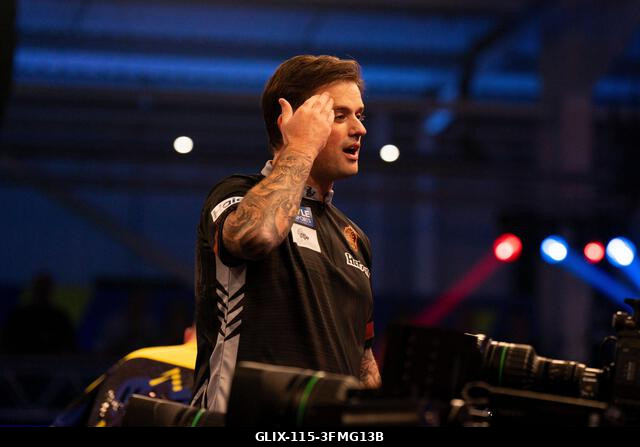 Leicester, Egyesült Királyság. 2026. szeptember 28. Luke Woodhouse reakciója Luke Littler legyőzésére a 2026-os Boyle Sports World Grand Prix-n a M...
