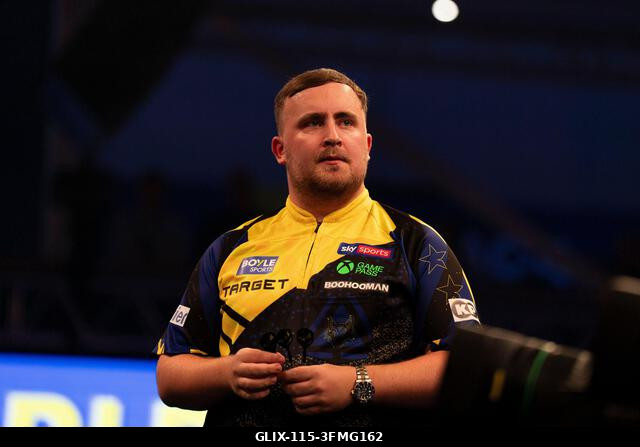 Leicester, Egyesült Királyság. 2026. szeptember 28. Luke Littler a 2026-os Boyle Sports World Grand Prix alatt a Mattioli Arénában, Leicesterben, a...