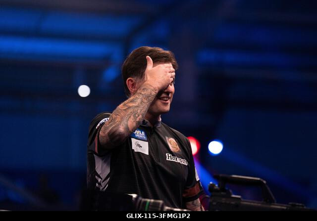 Leicester, Egyesült Királyság. 2026. szeptember 28. Luke Woodhouse legyőzi Luke Littlert a 2026-os Boyle Sports World Grand Prix-n a Mattioli Aréná...