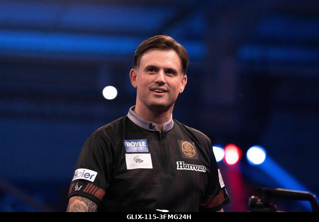 Leicester, Egyesült Királyság. 2026. szeptember 28. Luke Woodhouse legyőzi Luke Littlert a 2026-os Boyle Sports World Grand Prix-n a Mattioli Aréná...