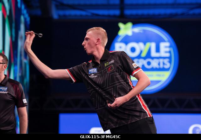 Leicester, Egyesült Királyság. 2026. szeptember 28. Wessel Nijman dob a 2026-os Boyle Sports World Grand Prix alatt a Mattioli Arénában, Leicesterb...