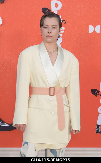Los Angeles, Kalifornia, 2026. szeptember 28. Emma D'Arcy a Warner Bros. Pictures Digger című filmjének Los Angeles-i premierjén a Directors Villag...