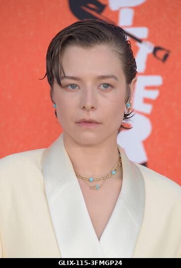Los Angeles, Kalifornia, 2026. szeptember 28. Emma D'Arcy a Warner Bros. Pictures Digger című filmjének Los Angeles-i premierjén a Directors Villag...