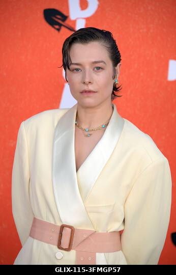 Los Angeles, Kalifornia, 2026. szeptember 28. Emma D'Arcy a Warner Bros. Pictures Digger című filmjének Los Angeles-i premierjén a Directors Villag...