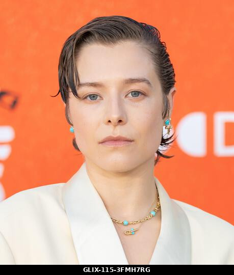Los Angeles, USA. 2026. szeptember 28. Emma D'Arcy brit színésznő érkezik a Digger vörös szőnyeges premierjére a kaliforniai Westwoodban található...