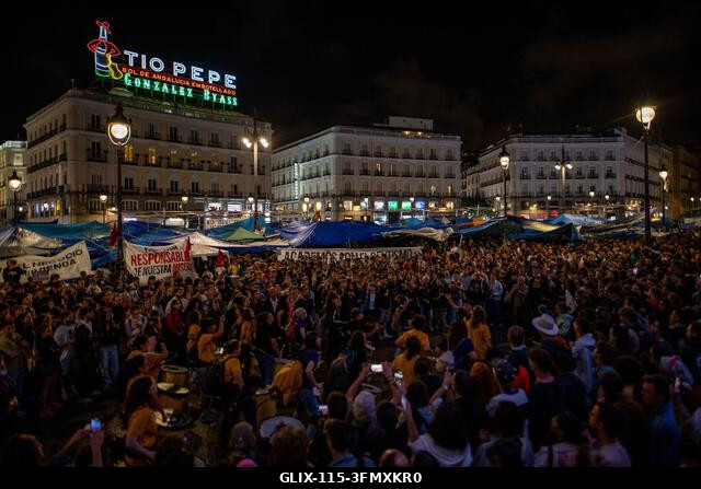 LEGJOBB KÉPEK - MADRID, SPANYOLORSZÁG, 2026. SZEPTEMBER 28.: A lakhatási jogokért küzdő tüntetők továbbra is a Puerta del Solnál táboroznak, a harm...