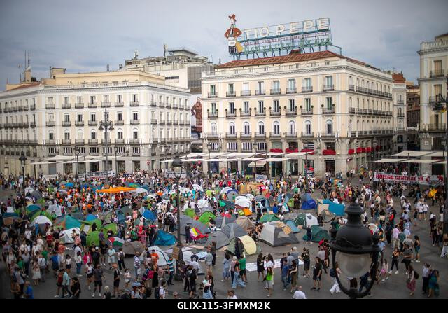 LEGJOBB KÉPEK - MADRID, SPANYOLORSZÁG – 2026. SZEPTEMBER 27.: A lakhatási jogokért folytatott tábor második napja folytatódott a madridi Puerta del...