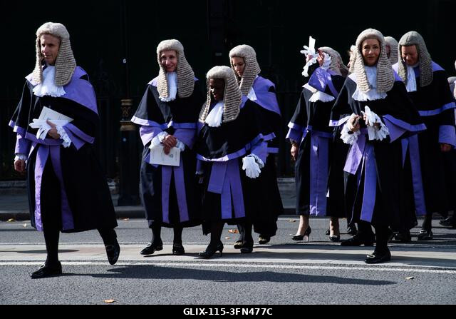 London, Egyesült Királyság. 2026. október 1. Körzeti bírák sétálnak a Parlament felé, miután részt vettek a 2026-os jogi év kezdetét jelképező bíró...