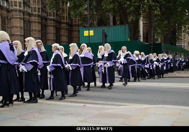 London, Egyesült Királyság. 2026. október 1. Körzeti bírák sétálnak a Parlament felé, miután részt vettek a 2026-os jogi év kezdetét jelképező bíró...