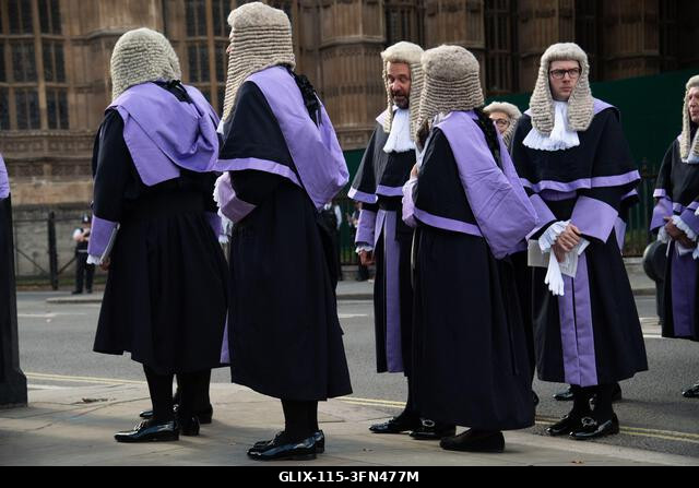 London, Egyesült Királyság. 2026. október 1. Körzeti bírák sétálnak a Parlament felé, miután részt vettek a 2026-os jogi év kezdetét jelképező bíró...