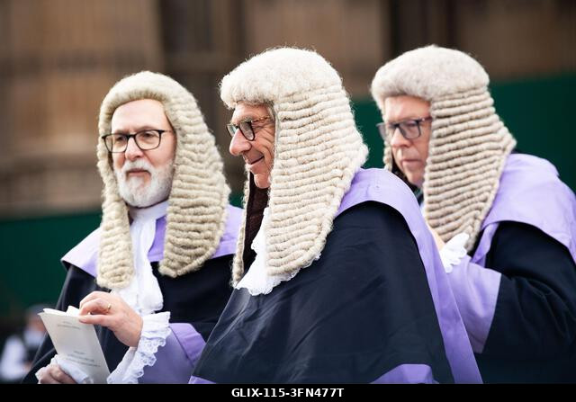 London, Egyesült Királyság. 2026. október 1. Körzeti bírák sétálnak a Parlament felé, miután részt vettek a 2026-os jogi év kezdetét jelképező bíró...