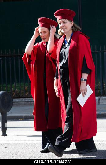 London, Egyesült Királyság. 2026. október 1. Közjegyzők sétálnak a Parlament felé, miután részt vettek a 2026-os jogi év kezdetét jelképező bírói i...