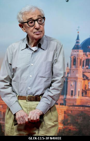 Madrid, Spanyolország. 2026. október 1. Woody Allen rendező pózol a forgatás kezdetén, új filmjének bemutatóján, amelyet a spanyol fővárosban fogna...