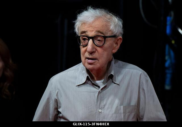 Madrid, Spanyolország. 2026. október 1. Woody Allen rendező pózol a forgatás kezdetén, új filmjének bemutatóján, amelyet a spanyol fővárosban fogna...