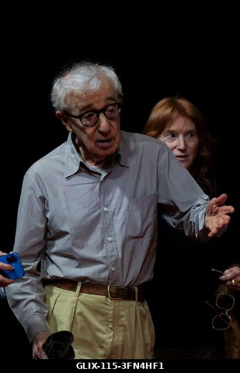 Madrid, Spanyolország. 2026. október 1. Woody Allen rendező pózol a forgatás kezdetén, új filmjének bemutatóján, amelyet a spanyol fővárosban fogna...