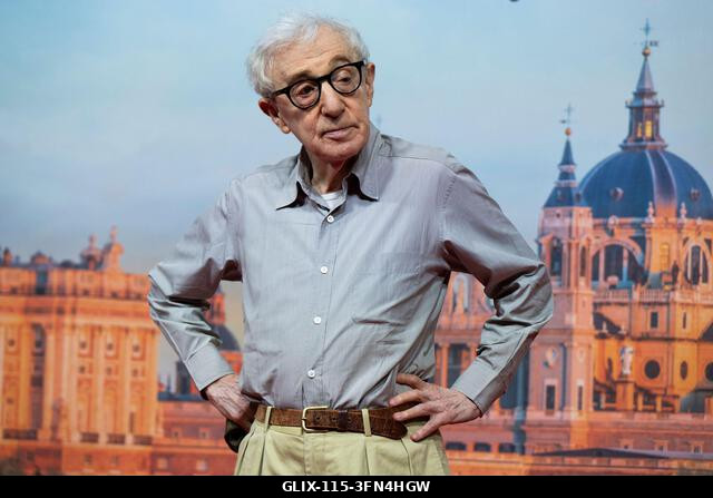 Madrid, Spanyolország. 2026. október 1. Woody Allen rendező pózol a forgatás kezdetén, új filmjének bemutatóján, amelyet a spanyol fővárosban fogna...