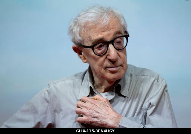 Madrid, Spanyolország. 2026. október 1. Woody Allen rendező pózol a forgatás kezdetén, új filmjének bemutatóján, amelyet a spanyol fővárosban fogna...