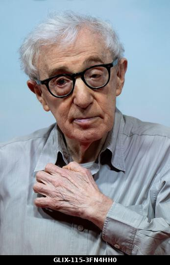 Madrid, Spanyolország. 2026. október 1. Woody Allen rendező pózol a forgatás kezdetén, új filmjének bemutatóján, amelyet a spanyol fővárosban fogna...