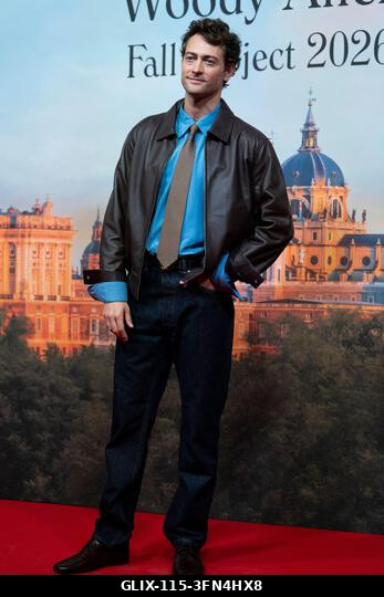 Madrid, Spanyolország. 2026. október 1. Peter Vives pózol a fotózáson új filmje forgatásának kezdetén, amelyre a spanyol fővárosban kerül sor. Fotó...