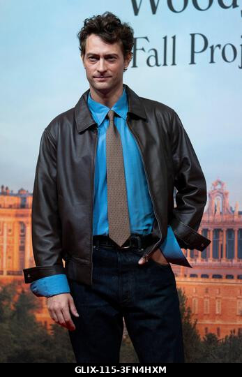 Madrid, Spanyolország. 2026. október 1. Peter Vives pózol a fotózáson új filmje forgatásának kezdetén, amelyre a spanyol fővárosban kerül sor. Fotó...