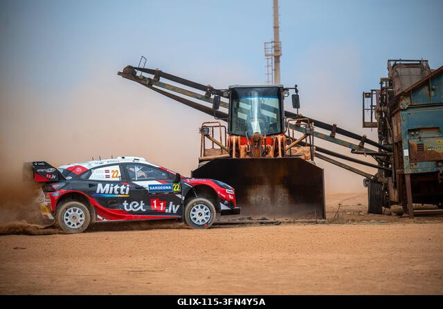 Alghero, Szardínia, Olaszország. 2026. október 1. Märtiş Sesks (LAT) és Renárs Francis (LAT) egy Ford Puma Rally1-en az FIA WRC RALY ITALIA SARDEGN...