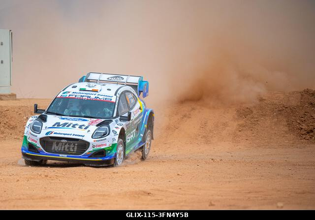Alghero, Szardínia, Olaszország. 2026. október 1. Jon Armstrong (IRL) és Shane Byrne (IRL) egy Ford Puma Rally1 versenyautón az FIA WRC RALY ITALIA...