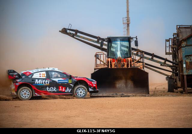 Alghero, Szardínia, Olaszország. 2026. október 1. Märtiş Sesks (LAT) és Renárs Francis (LAT) egy Ford Puma Rally1-en az FIA WRC RALY ITALIA SARDEGN...
