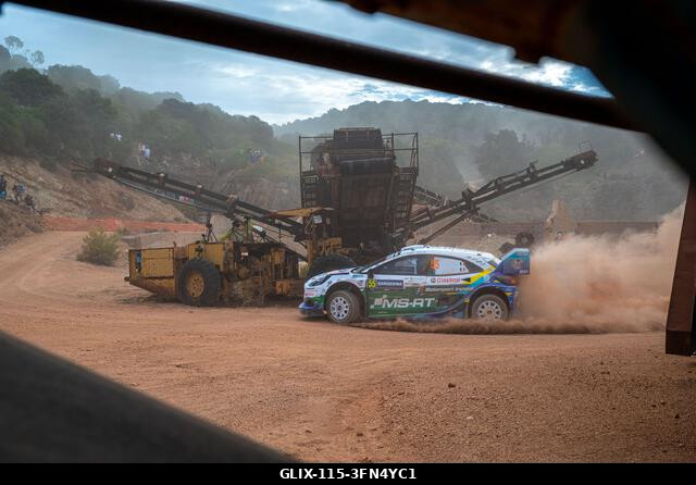 Joshua McErlean (IRL) és Eoin Treacy (IRL) egy Ford Puma Rally1-en verseny közben az FIA WRC RALY ITALIA SARDEGNA versenyen Algheróban, Olaszország...