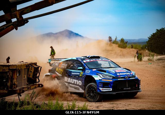 Roope Korhonen (FIN) és Anssi Viinikka (FIN) egy Toyota GR Yaris Rally2-n akcióban a FIA WRC RALY ITALIA SARDEGNA versenyen Algheróban, Olaszország...