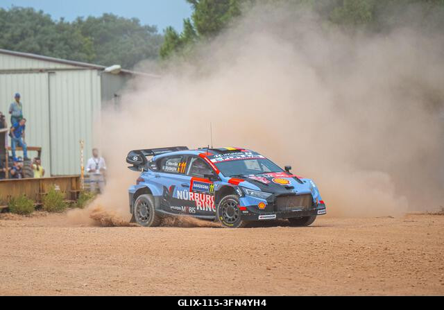 Thierry Neuville (BEL) és Martijn Wydaeghe (BEL) egy Hyundai i20 N Rally1-en a FIA WRC RALY ITALIA SARDEGNA versenyen, Algheróban, Olaszországban 2...