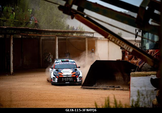 Matteo Fontana (ITA) és Alessandro Arnaboldi (ITA) egy Toyota GR Yaris Rally2-n menet közben a FIA WRC RALY ITALIA SARDEGNA versenyen Algheróban, O...