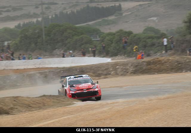 Oliver Solberg (SWE) és Elliott Edmondson (GBR) egy Toyota GR Yaris Rally1-en az FIA WRC RALY ITALIA SARDEGNA versenyen Algheróban, Olaszországban,...