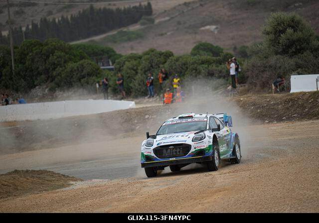 Joshua McErlean (IRL) és Eoin Treacy (IRL) egy Ford Puma Rally1-en verseny közben az FIA WRC RALY ITALIA SARDEGNA versenyen Algheróban, Olaszország...