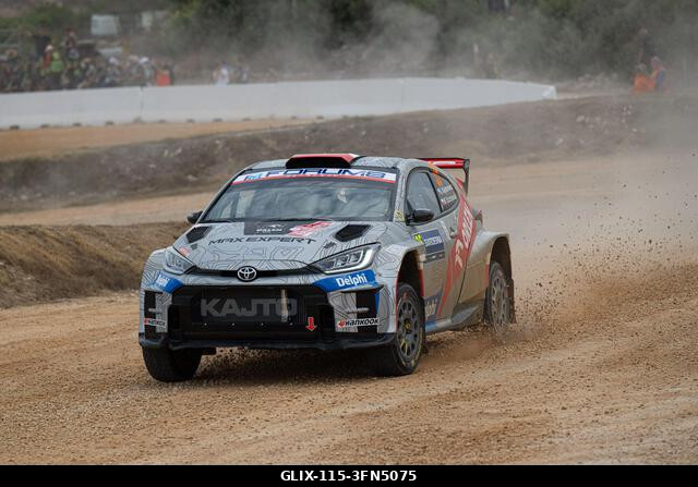 Alghero, Szardínia, Olaszország. 2026. október 1. Kajetan Kajetanowicz (Lengyelország) és Maciej Szczepaniak (Lengyelország) egy Toyota GR Yaris Ra...