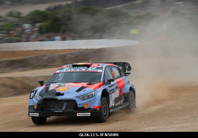 Alghero, Szardínia, Olaszország. 2026. október 1. Thierry Neuville (BEL) és Martijn Wydaeghe (BEL) egy Hyundai i20 N Rally1 versenyautóval az FIA W...